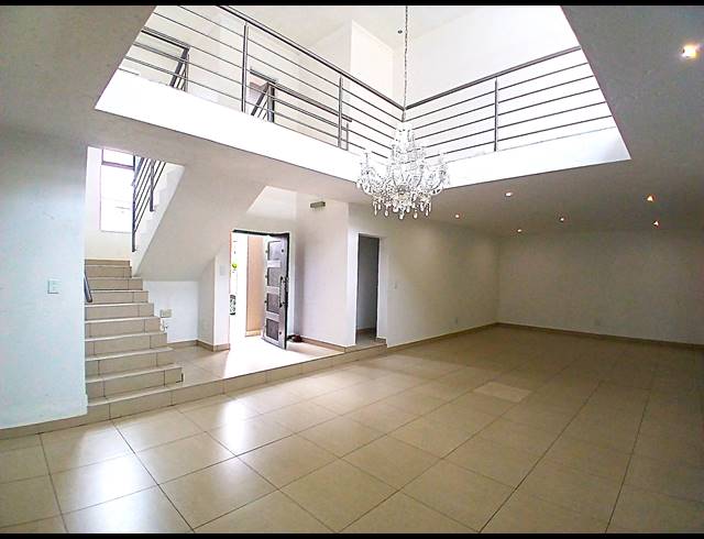 4 BEDROOM GOLF ESTATE FOR SALE IN BLUE VALLEY GOLF ESTATE